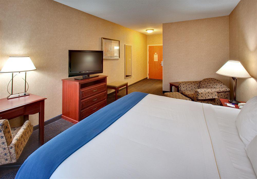 Holiday Inn Express Jamestown, An Ihg Hotel Room photo